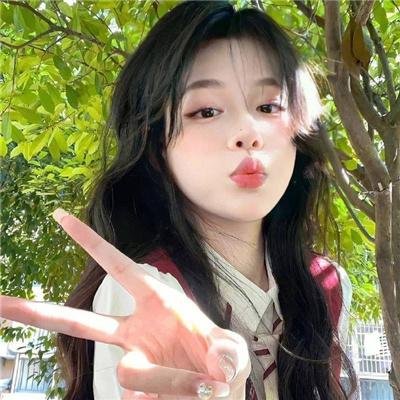 婚礼前闺蜜送我一套秀禾服 海报